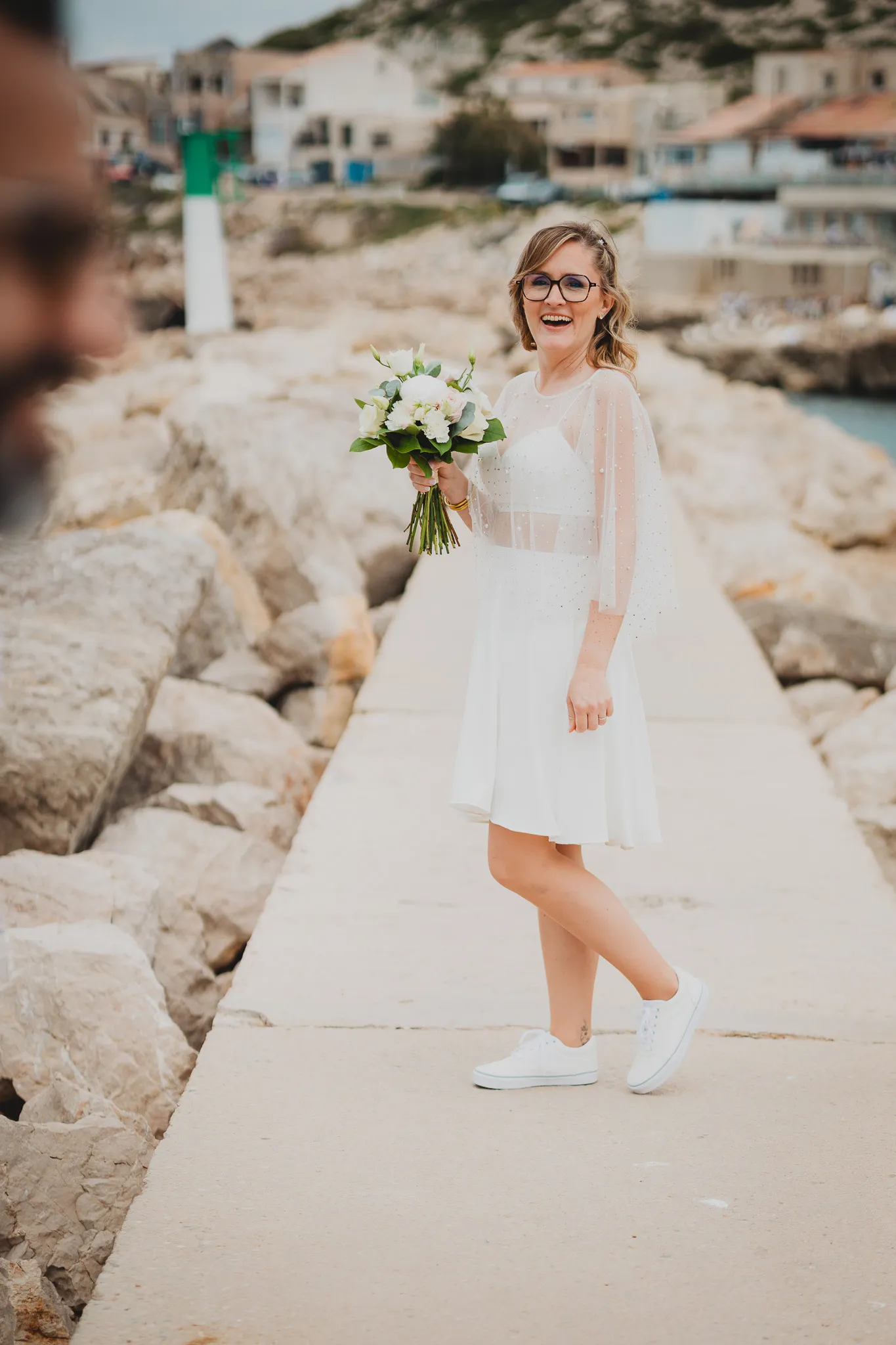 mariée port des goudes marseille bouquet robe blanche séance photo mariage